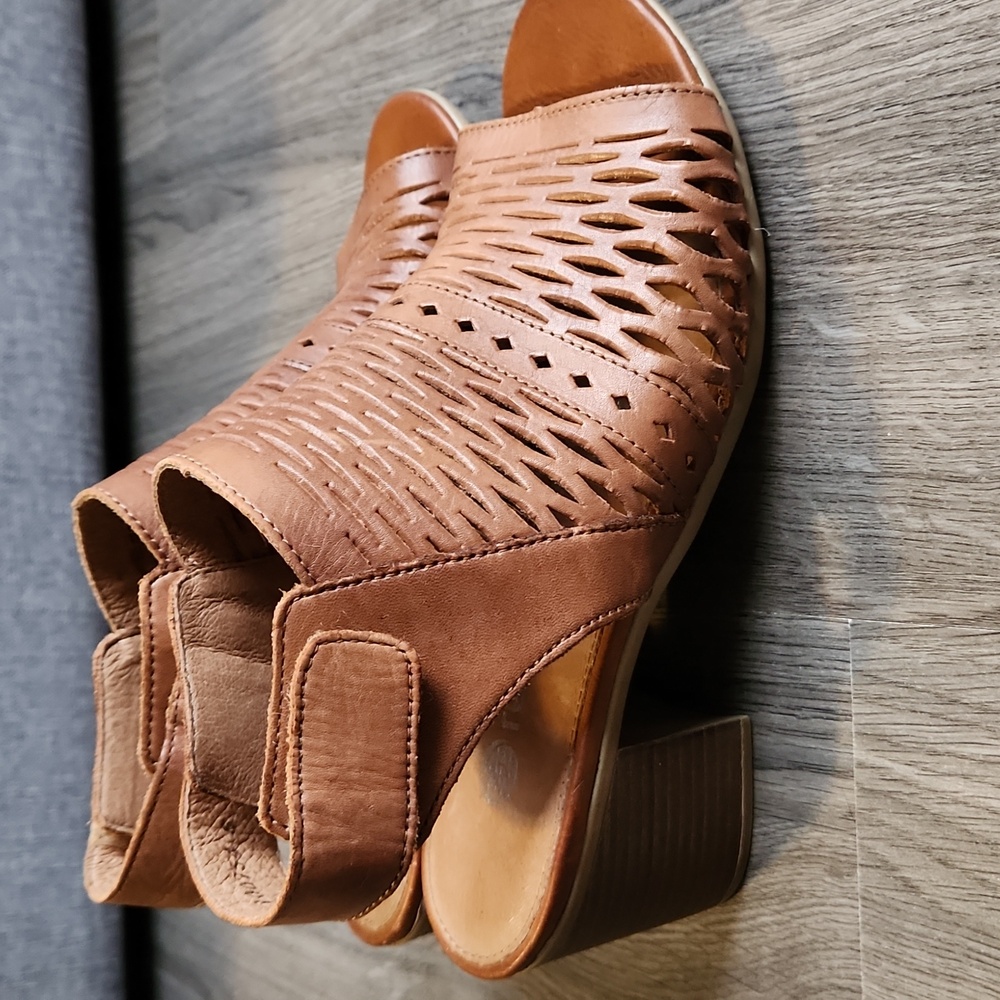 Remonte light brown perforated block heeled sandals, size 38 - Picture 2 of 12
